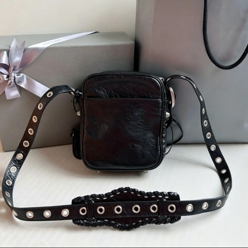 Новая женская сумка-тоут 2026  – обзор и цена Leatherwork Rivets