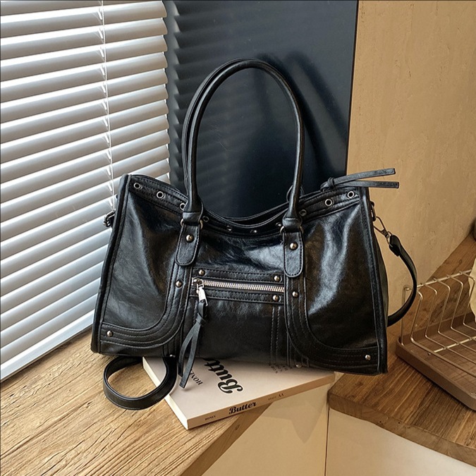 Мотоциклетная сумка в ретро-ст – обзор и цена Leatherwork Rivets